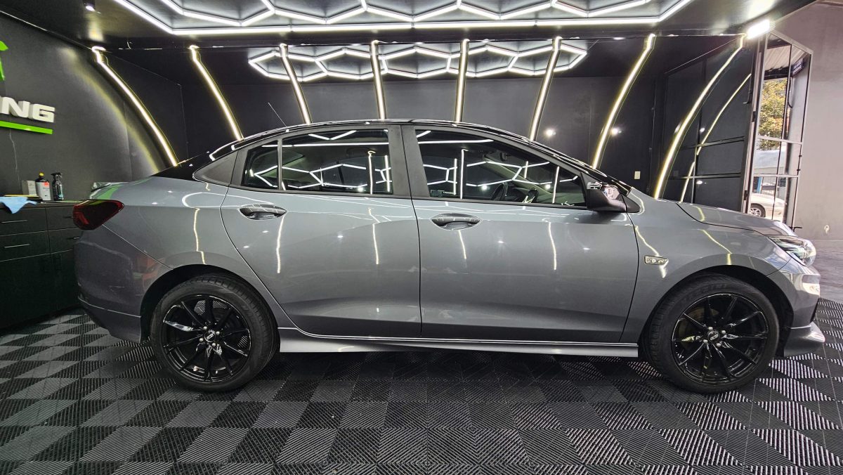 Chevrolet Onix LTZ Turbo Sedan - Imagen 9