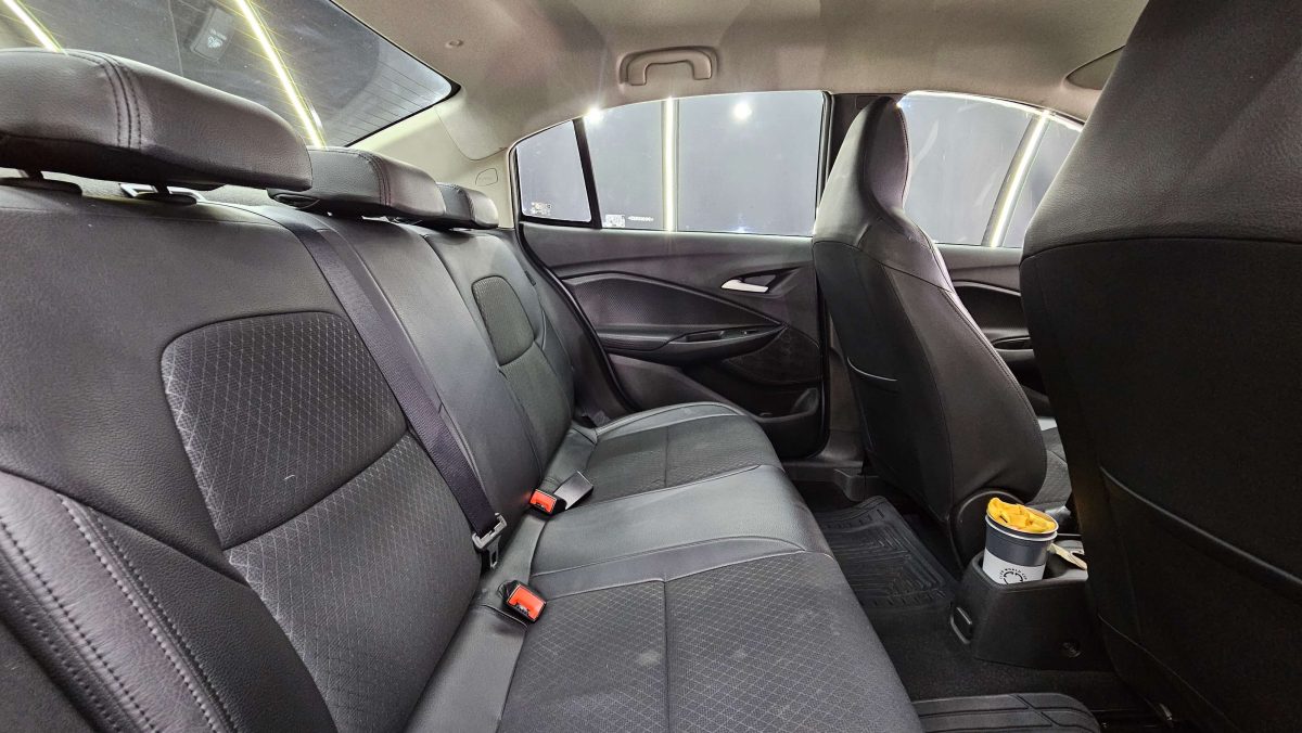 Chevrolet Onix LTZ Turbo Sedan - Imagen 13