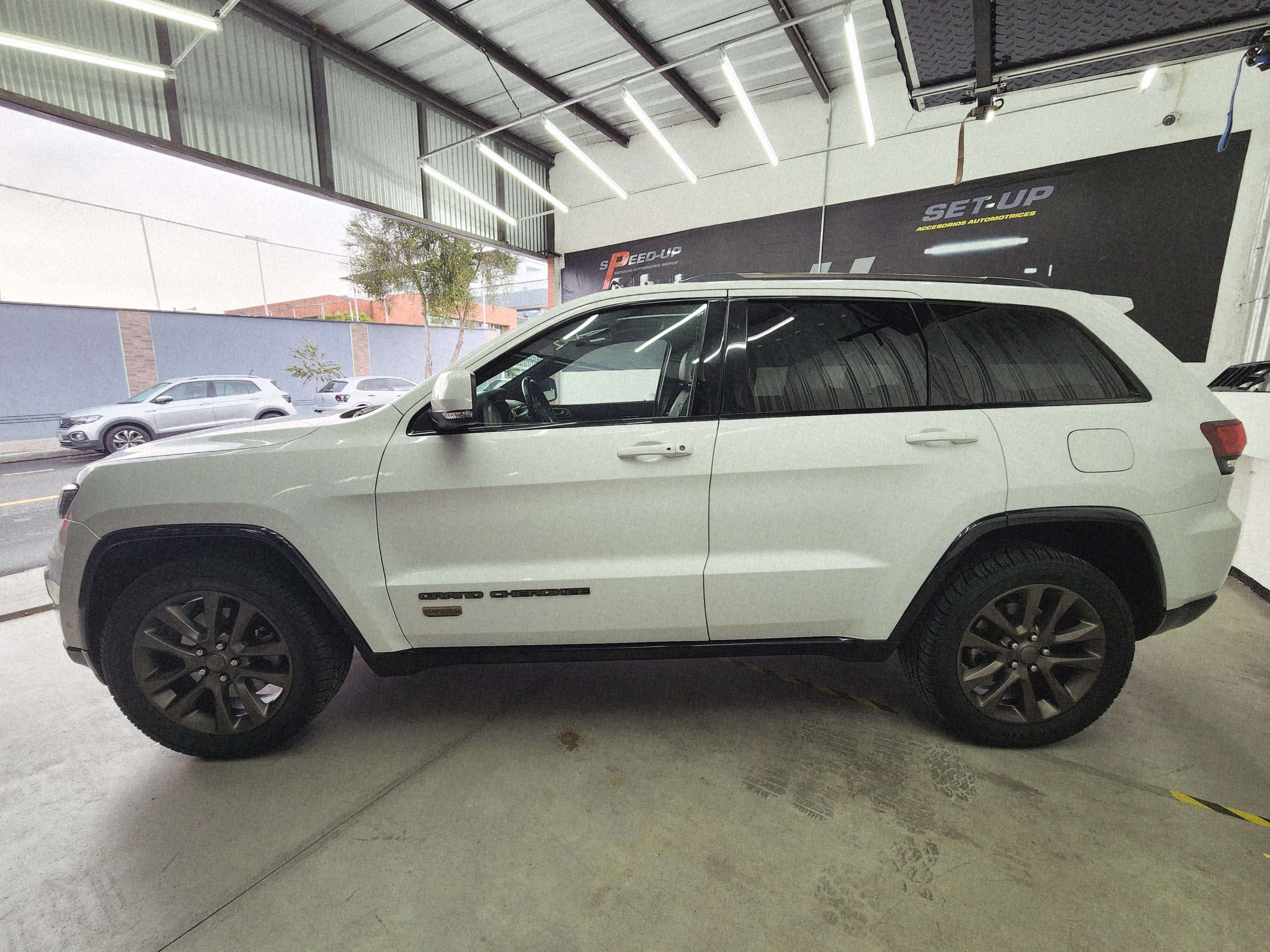Jeep Grand Cherokee Limited 75 Aniversario - Imagen 4