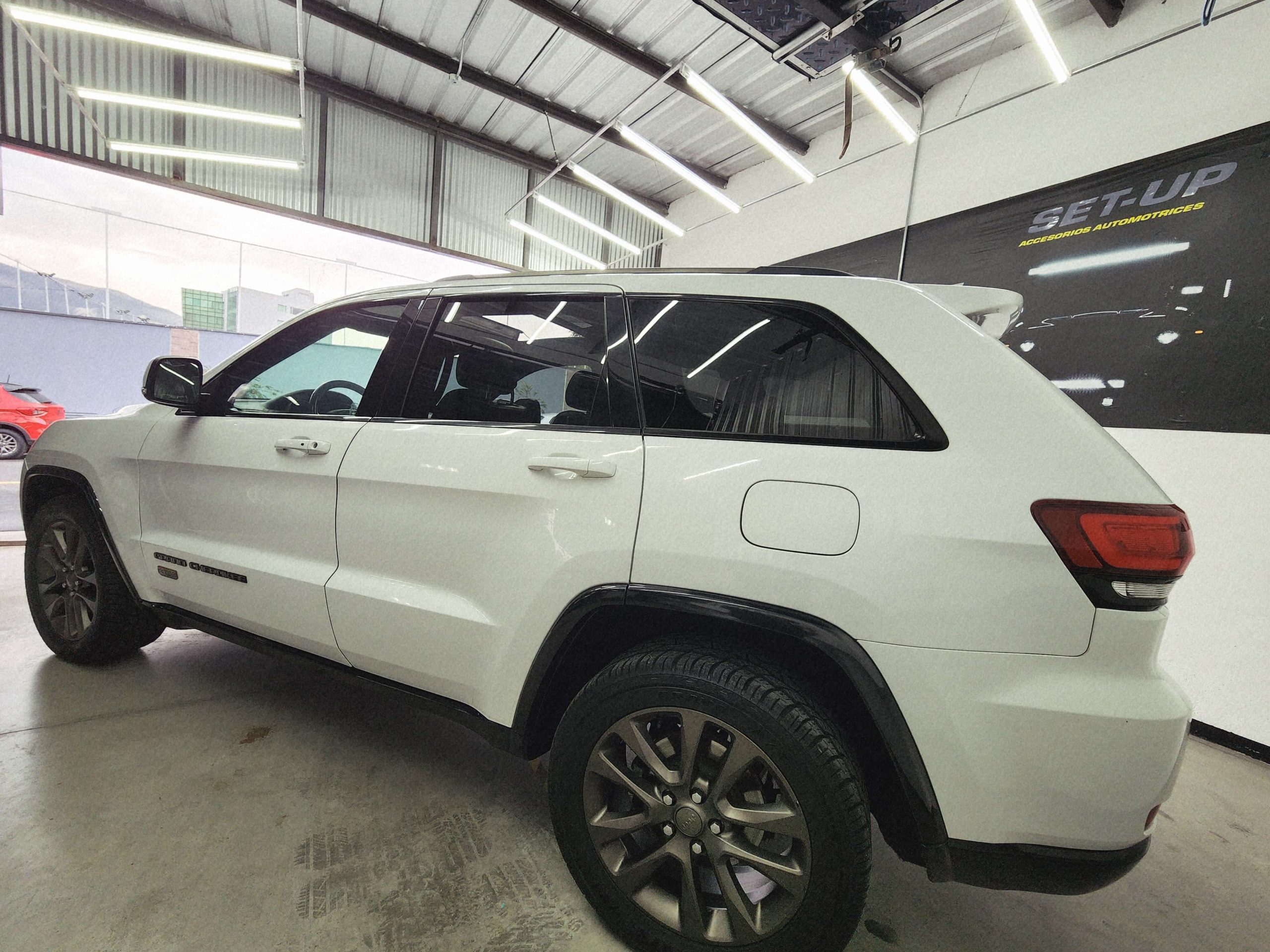 Jeep Grand Cherokee Limited 75 Aniversario - Imagen 5