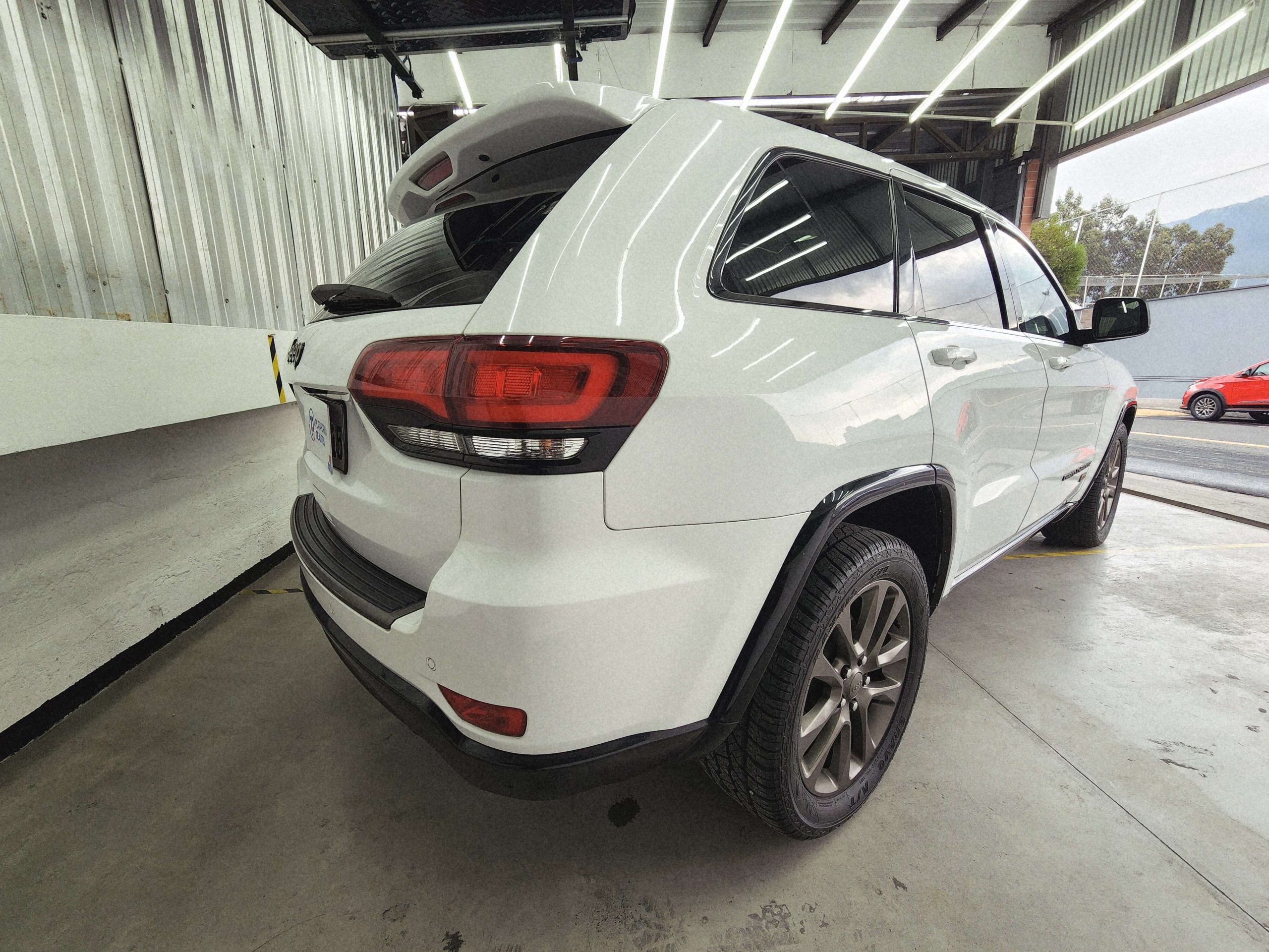 Jeep Grand Cherokee Limited 75 Aniversario - Imagen 7