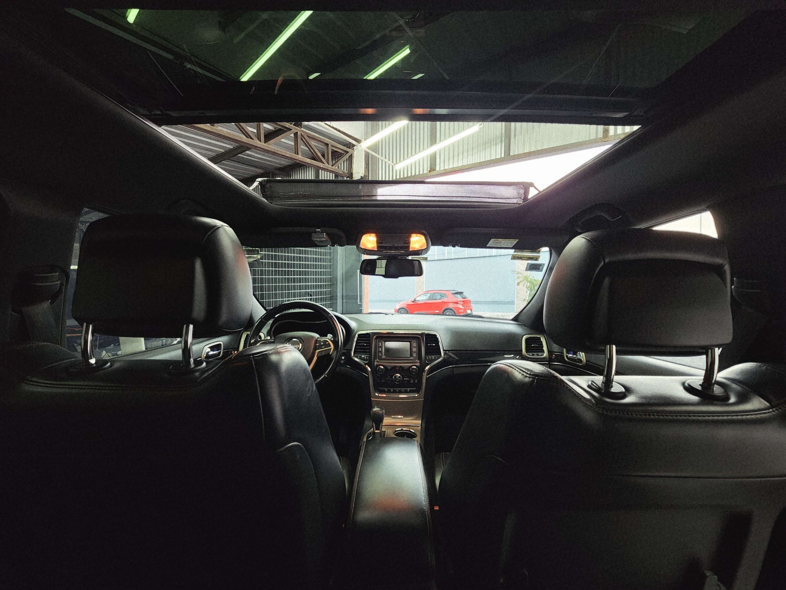 Jeep Grand Cherokee Limited 75 Aniversario - Imagen 18