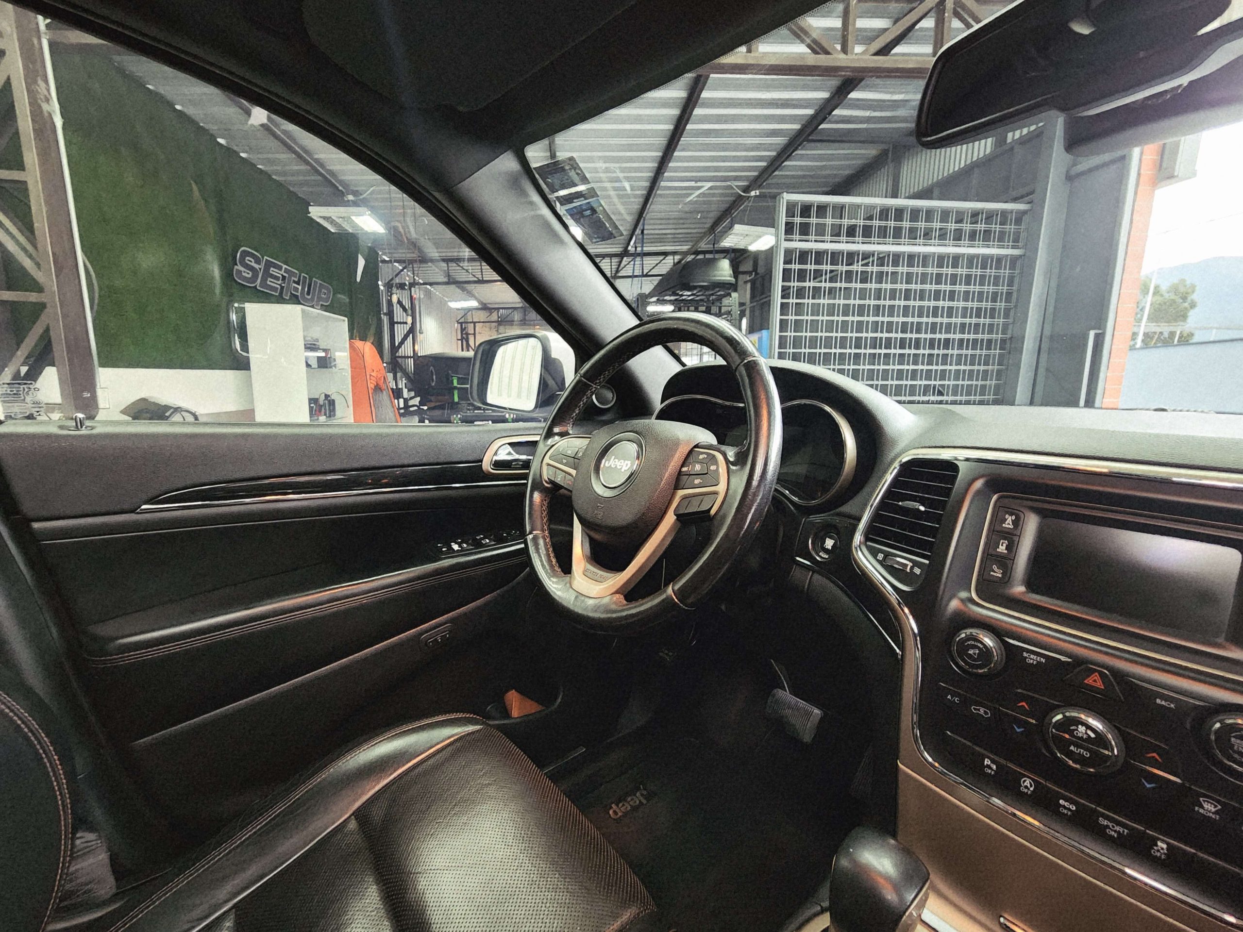 Jeep Grand Cherokee Limited 75 Aniversario - Imagen 10