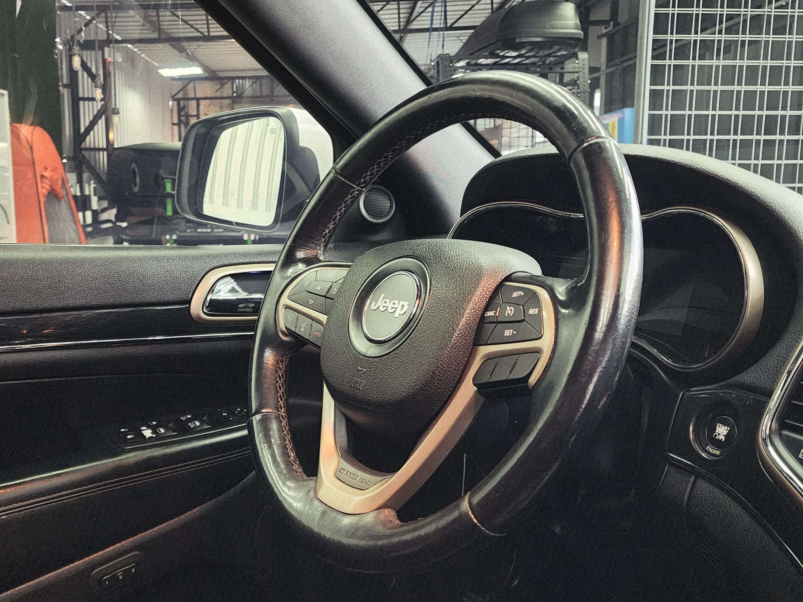 Jeep Grand Cherokee Limited 75 Aniversario - Imagen 11