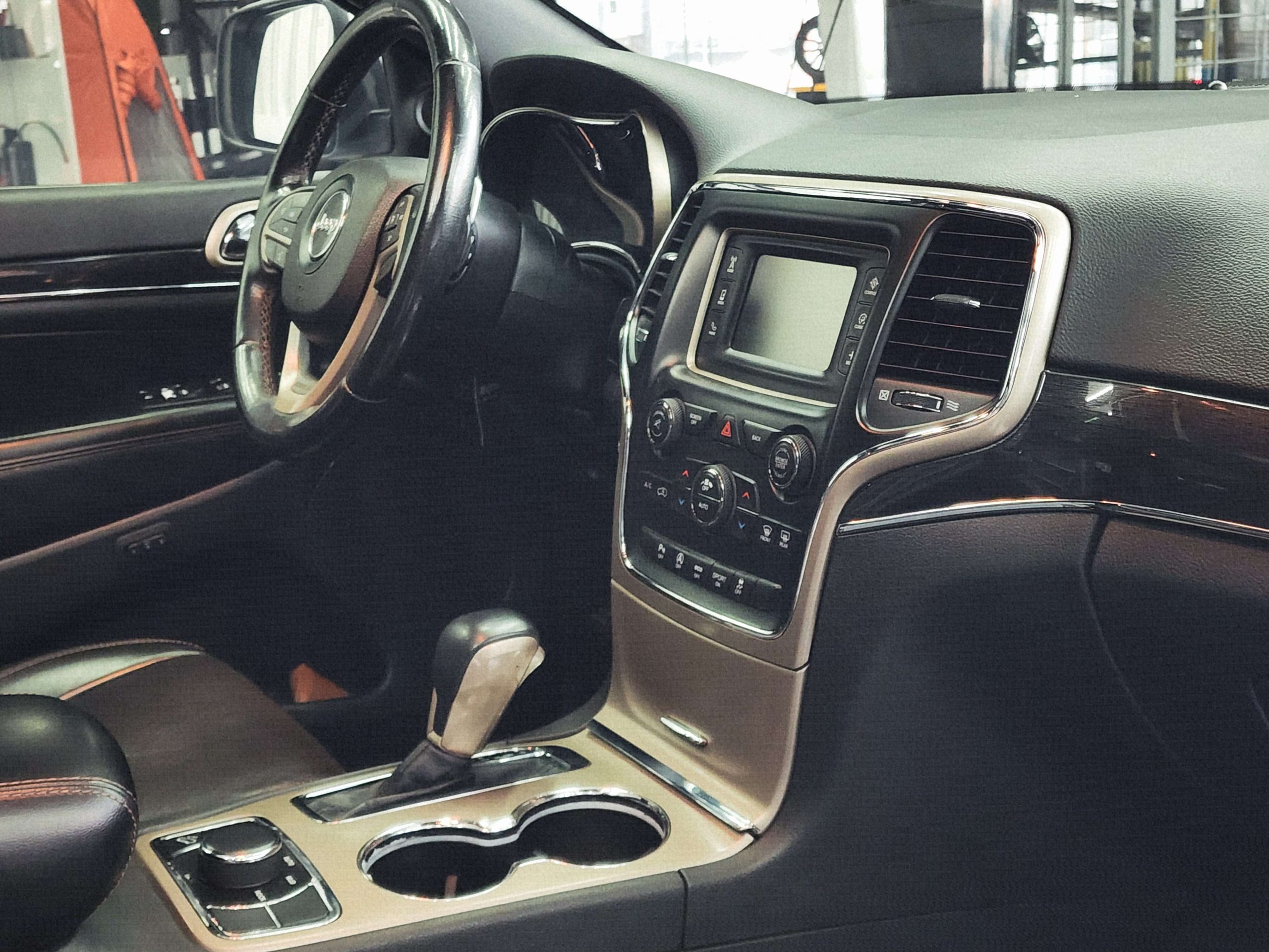 Jeep Grand Cherokee Limited 75 Aniversario - Imagen 13